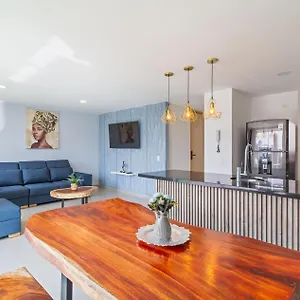 Laura Exclusivos Con Ascensor Privado En Laureles Apartamento