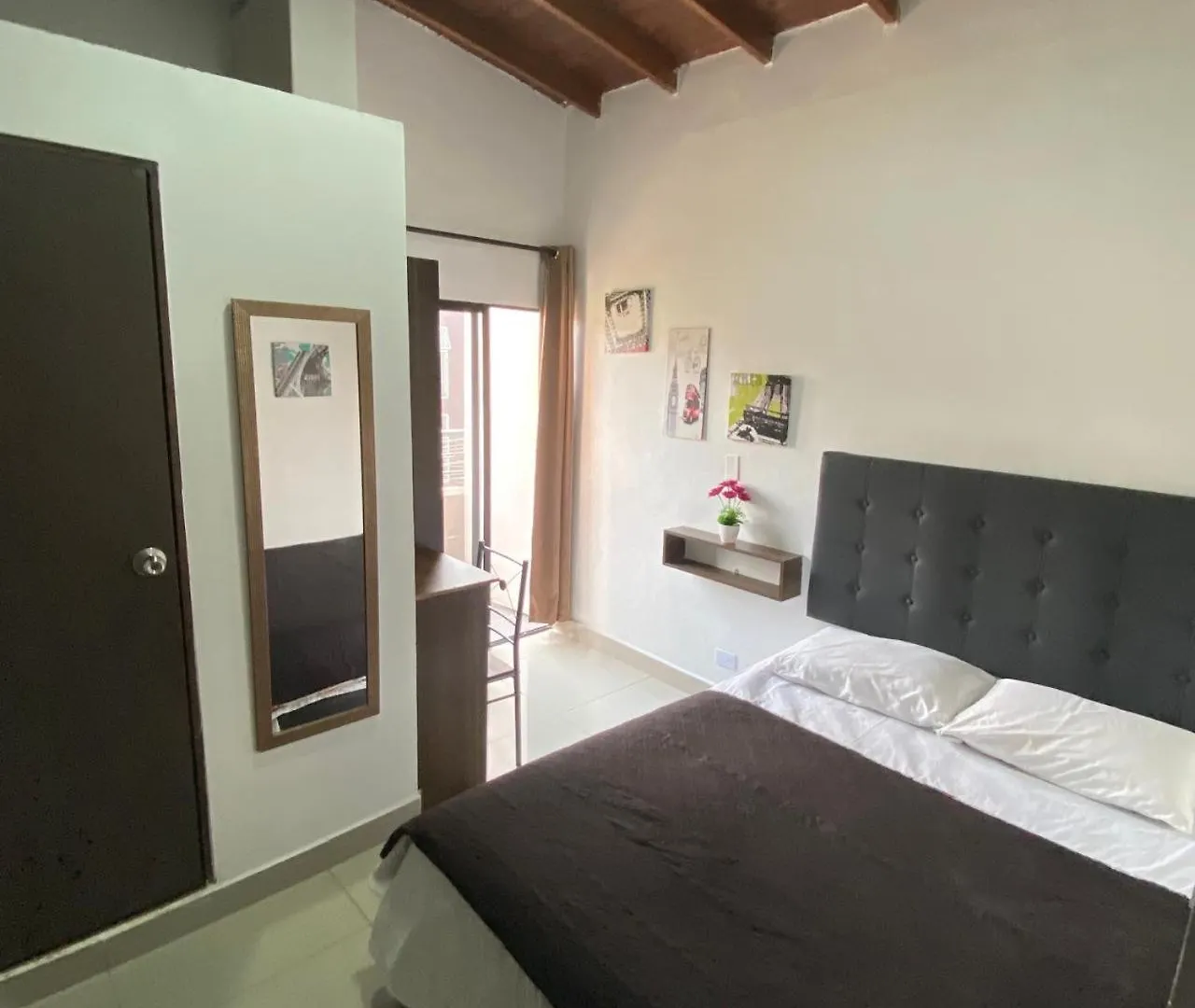 Apartment 31 Bello Apartamento Con Balcon En Laureles Estadio Medellin Colombia